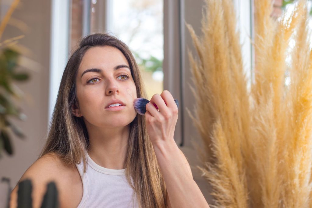 woman applying foundation make-up